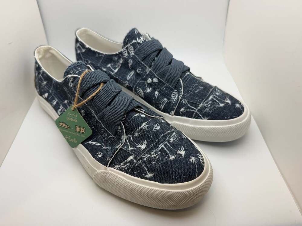Blowfish Malibu 4 Earth (Navy Summer) Slip-On Sneakers size 8